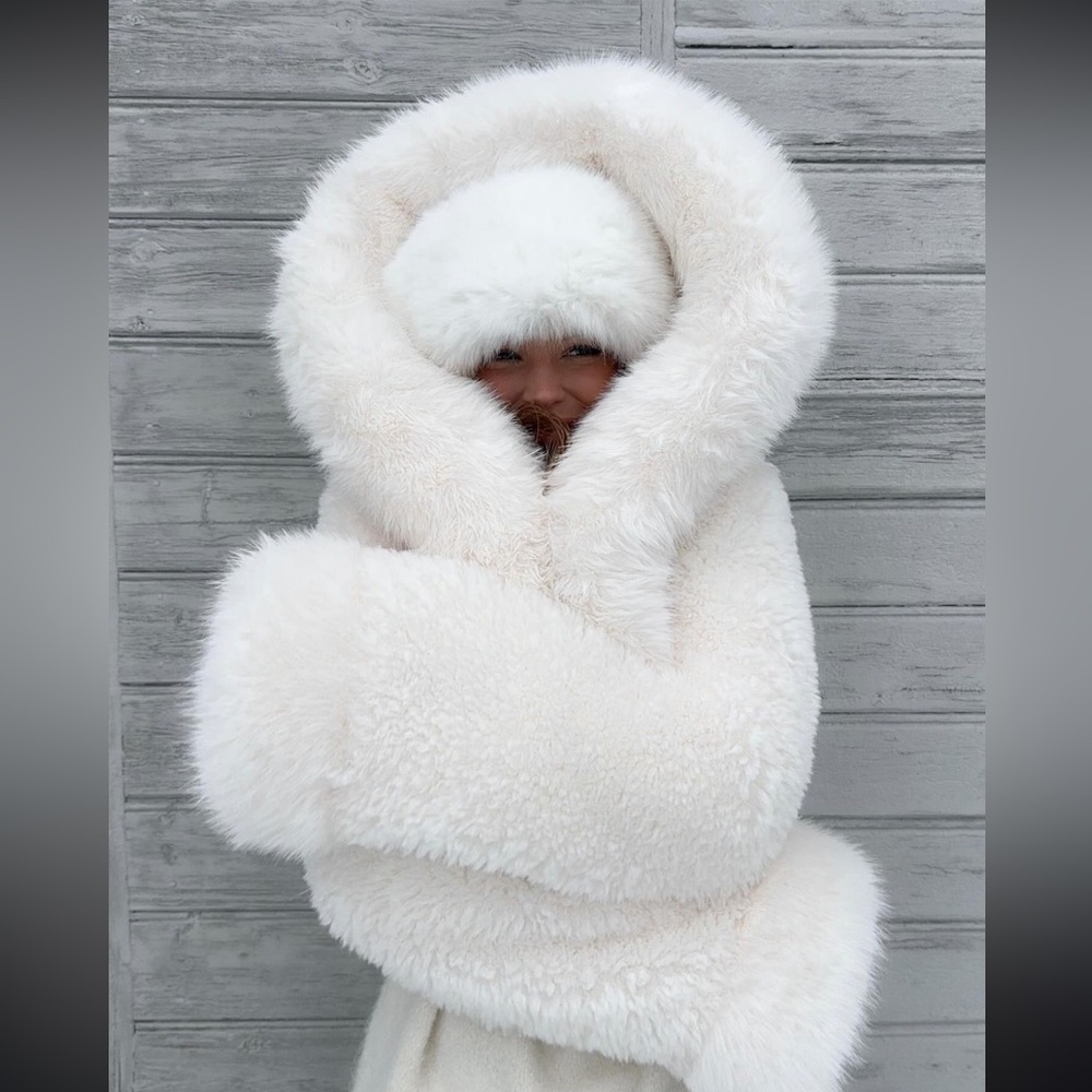 Miss Circle Kali White Cropped Vegan Fur Jacket with Hood